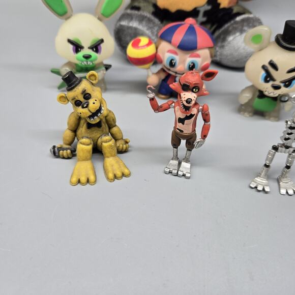 FNAF Five Nights at Freddy's Lot Of 10 Vinyl Figures Die Cast Plush - Picture 2 of 7